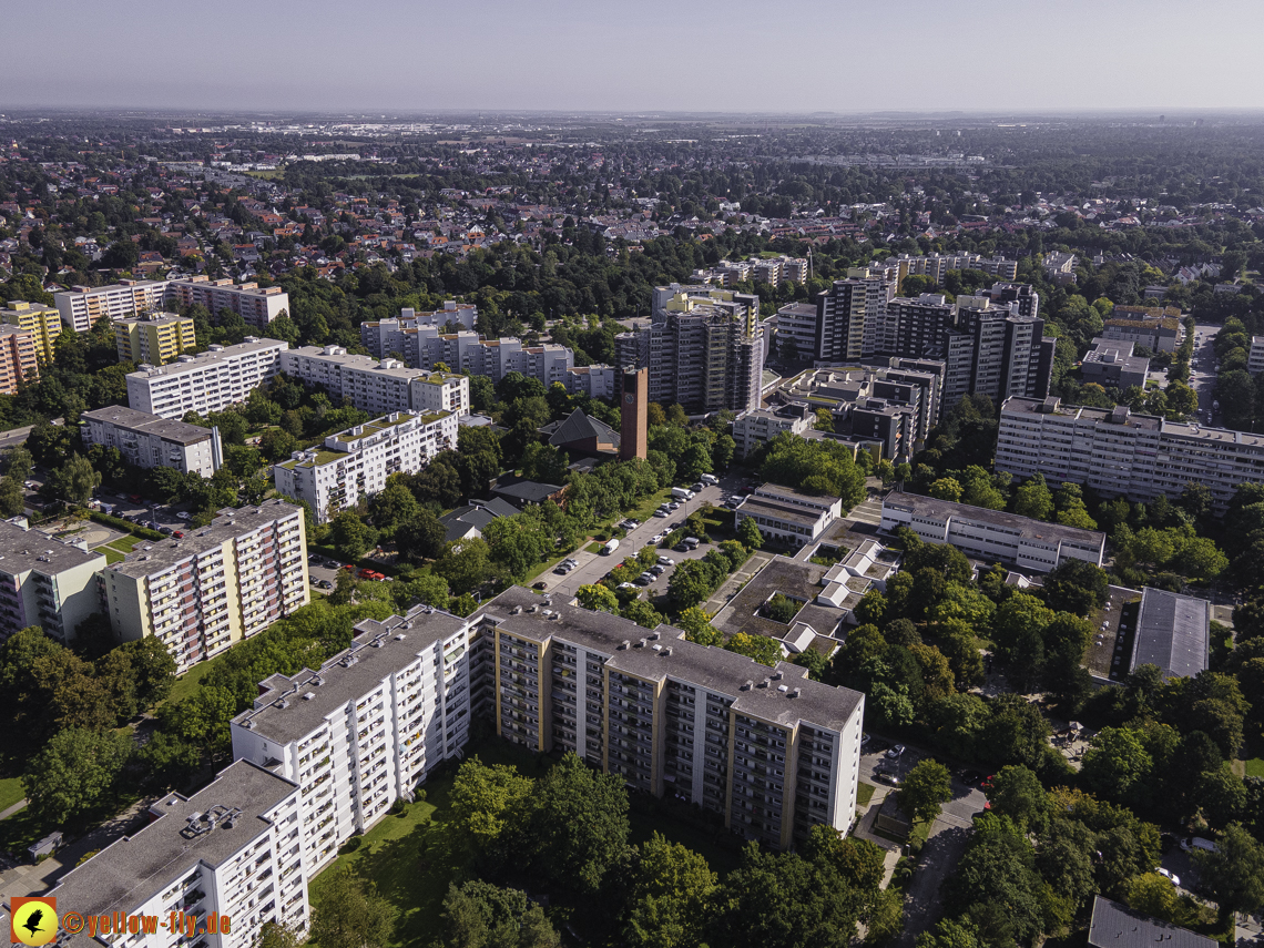 08.09.2021 - Wohnanlage am Karl-Marx-Ring 52-62 und Marx-Zentrum in Neuperlach