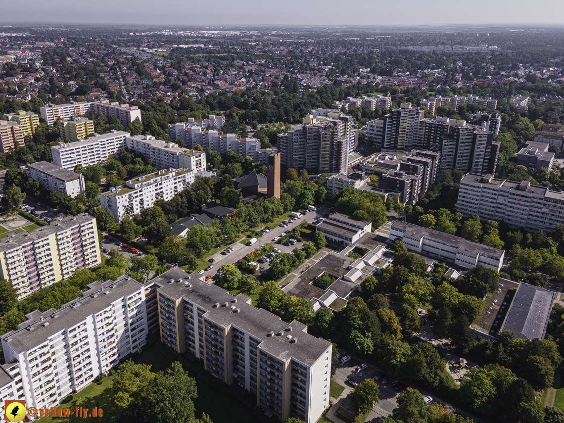 08.09.2021 - Wohnanlage am Karl-Marx-Ring 52-62 und Marx-Zentrum in Neuperlach