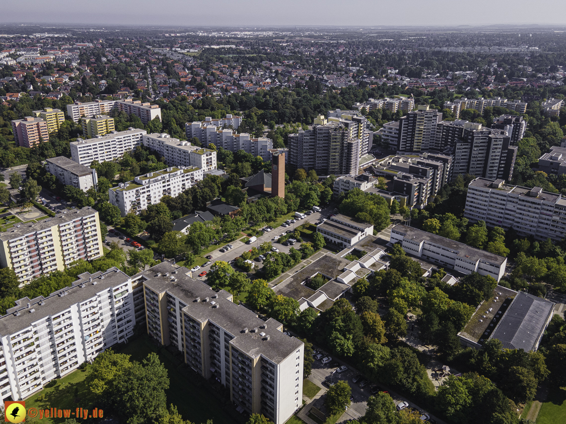 08.09.2021 - Wohnanlage am Karl-Marx-Ring 52-62 und Marx-Zentrum in Neuperlach