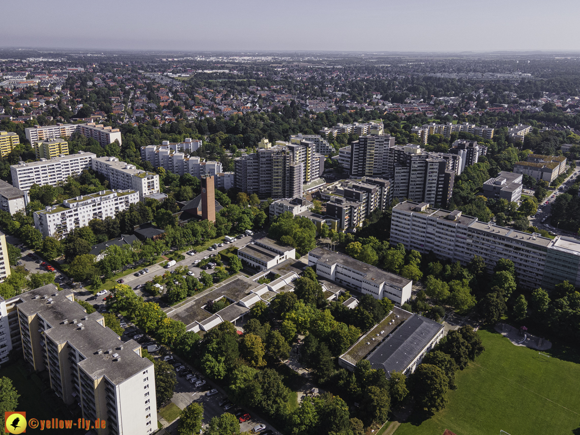 08.09.2021 - Wohnanlage am Karl-Marx-Ring 52-62 und Marx-Zentrum in Neuperlach