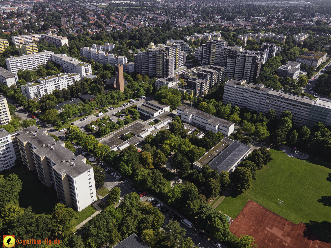 08.09.2021 - Wohnanlage am Karl-Marx-Ring 52-62 und Marx-Zentrum in Neuperlach