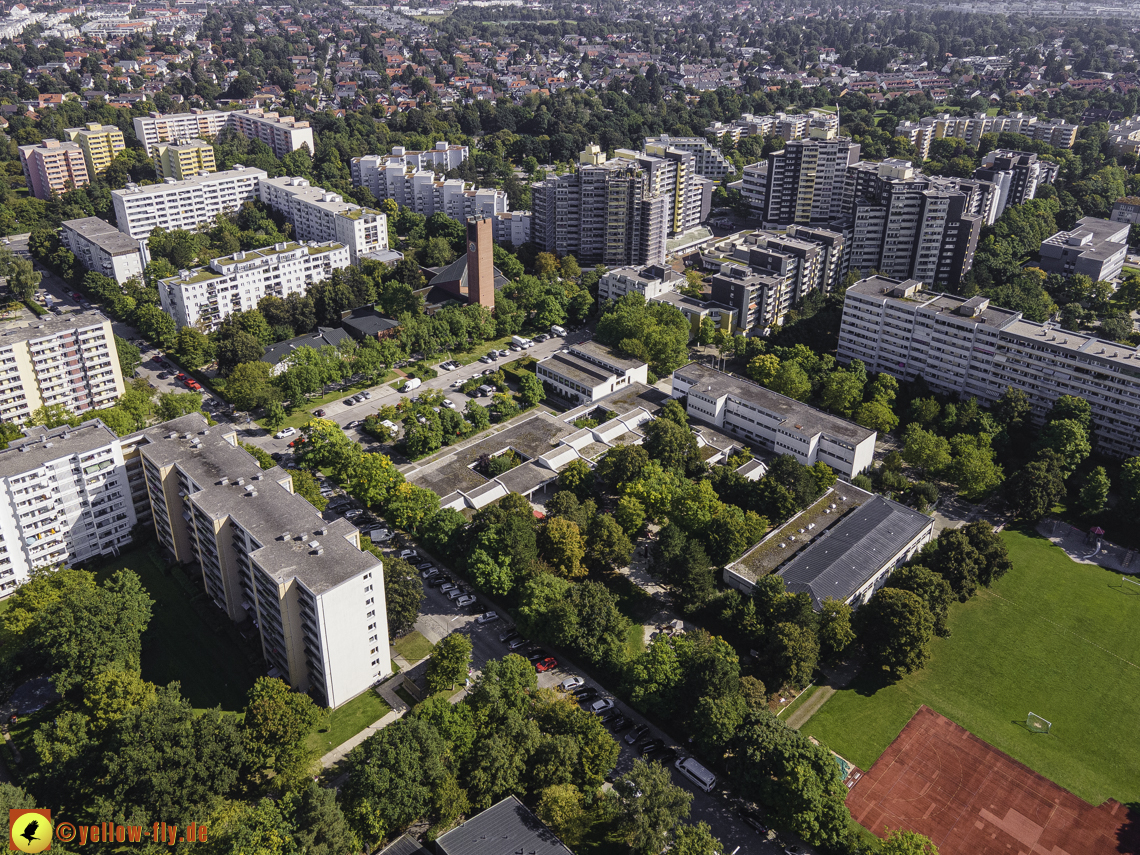 08.09.2021 - Wohnanlage am Karl-Marx-Ring 52-62 und Marx-Zentrum in Neuperlach