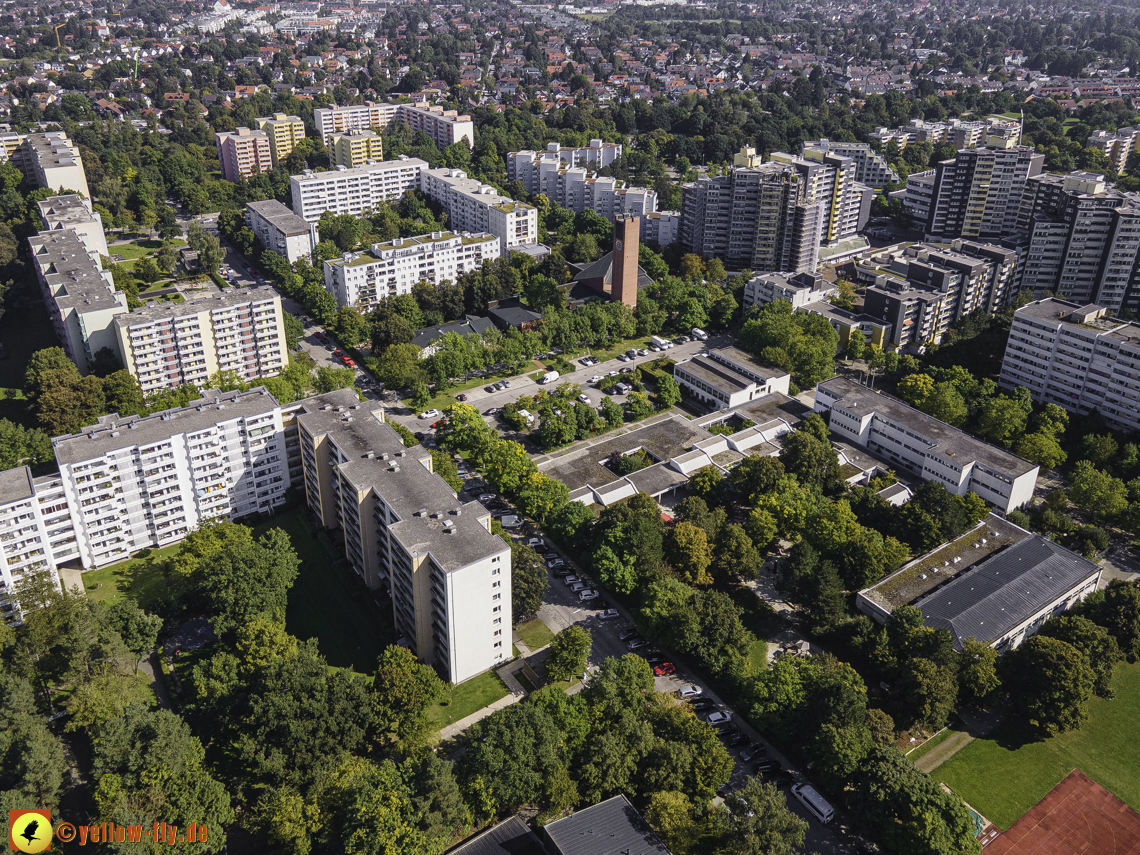 08.09.2021 - Wohnanlage am Karl-Marx-Ring 52-62 und Marx-Zentrum in Neuperlach