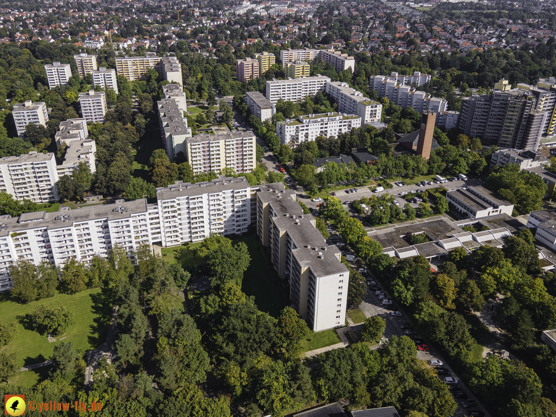 08.09.2021 - Wohnanlage am Karl-Marx-Ring 52-62 und Marx-Zentrum in Neuperlach