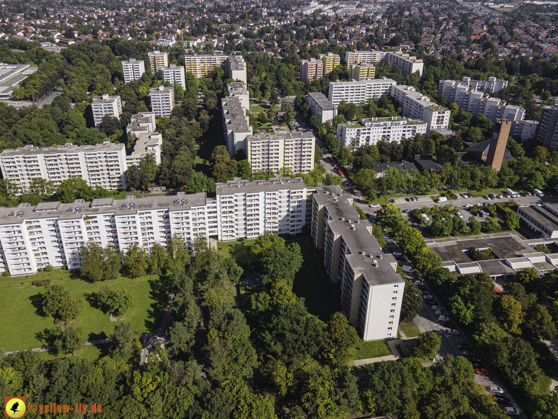 08.09.2021 - Wohnanlage am Karl-Marx-Ring 52-62 und Marx-Zentrum in Neuperlach