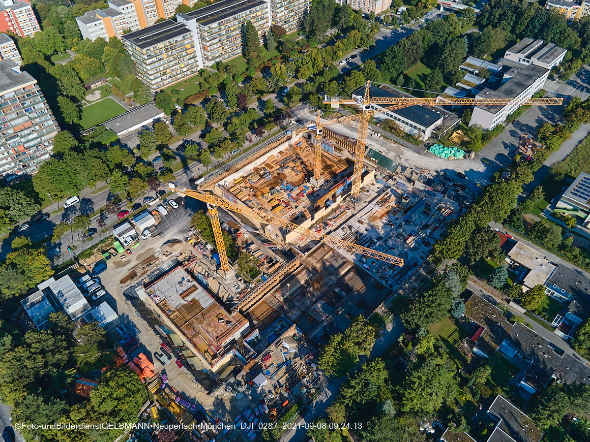 11.09.2021 - Luftaufnahmen der Grundschule am Karl-Marx-Ring in Neuperlach