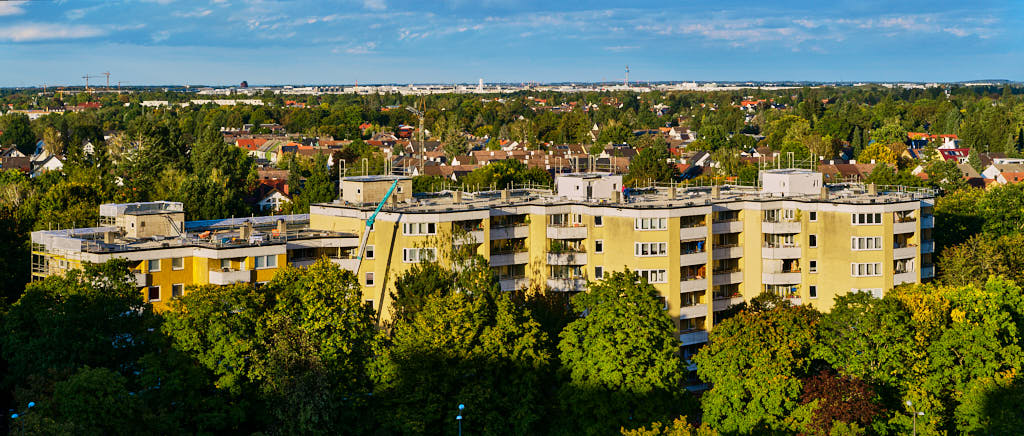 29.09.2021 - Dacharbeiten am Karl-Marx-Ring in München Neuperlach