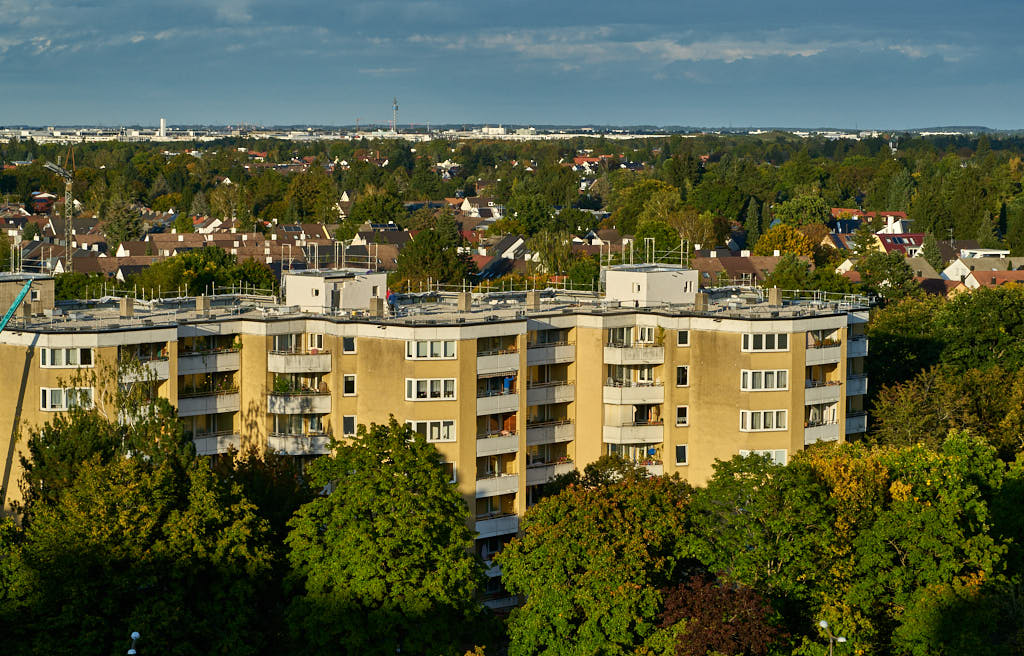 29.09.2021 - Dacharbeiten am Karl-Marx-Ring in München Neuperlach