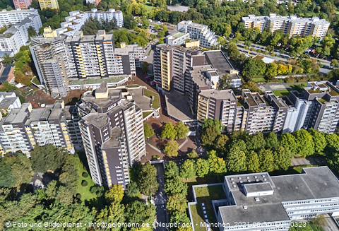 30.09.2021 - Marx-Zentrum, Studentenwohnheim und Wohnanlage Karl-Marx-Ring 52-62 und KMR 53-57c