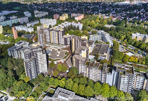 30.09.2021 - Marx-Zentrum, Studentenwohnheim und Wohnanlage Karl-Marx-Ring 52-62 und KMR 53-57c