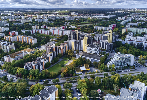 30.09.2021 - Marx-Zentrum, Studentenwohnheim und Wohnanlage Karl-Marx-Ring 52-62 und KMR 53-57c