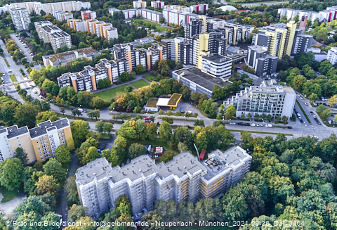 30.09.2021 - Marx-Zentrum, Studentenwohnheim und Wohnanlage Karl-Marx-Ring 52-62 und KMR 53-57c