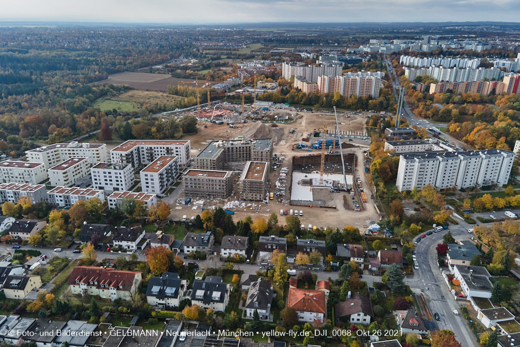 26.10.2021 - Kranaufbau im Alexisquartier in Neuperlach