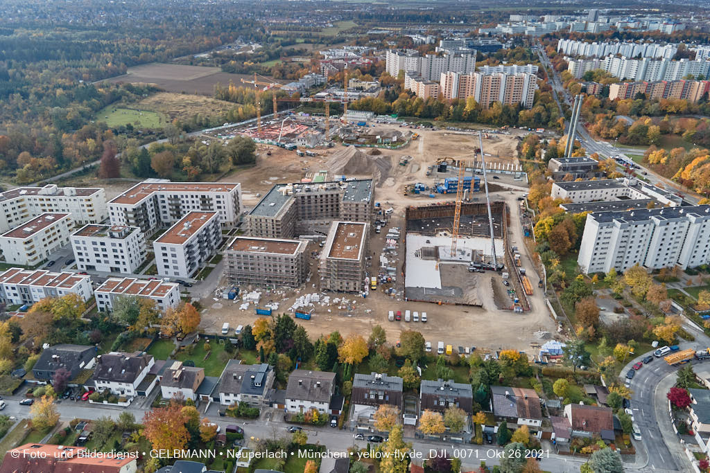 26.10.2021 - Kranaufbau im Alexisquartier in Neuperlach