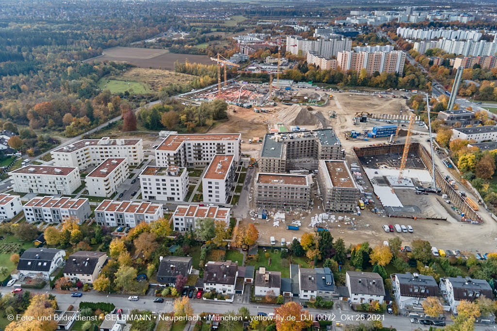 26.10.2021 - Kranaufbau im Alexisquartier in Neuperlach