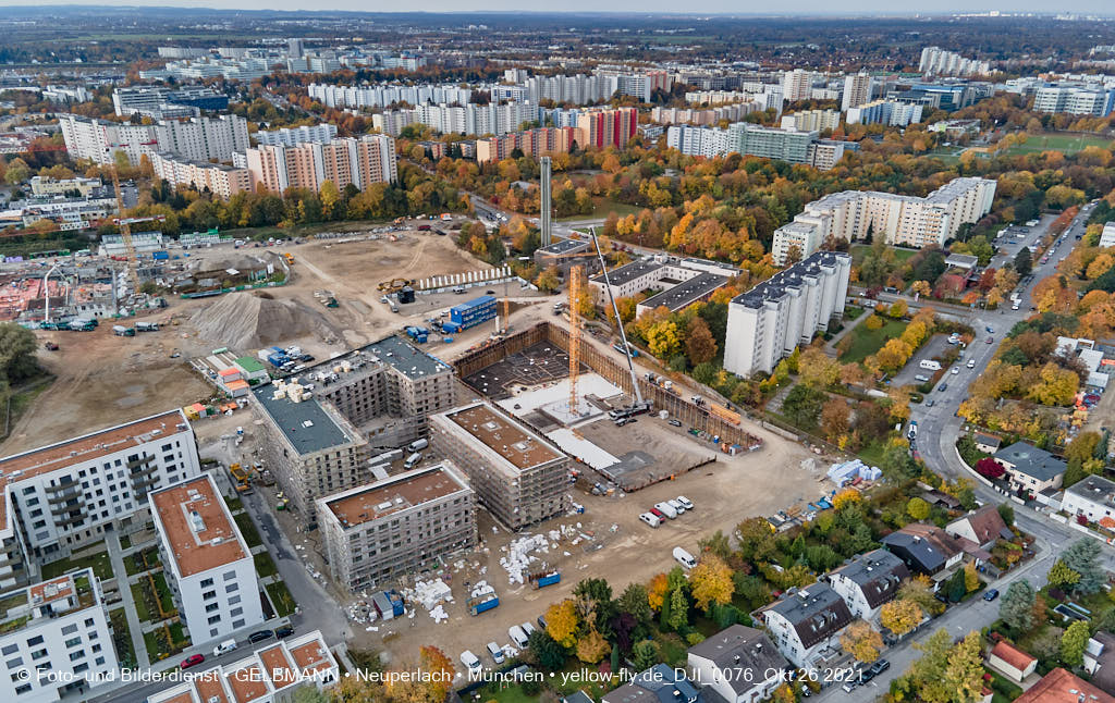 26.10.2021 - Kranaufbau im Alexisquartier in Neuperlach