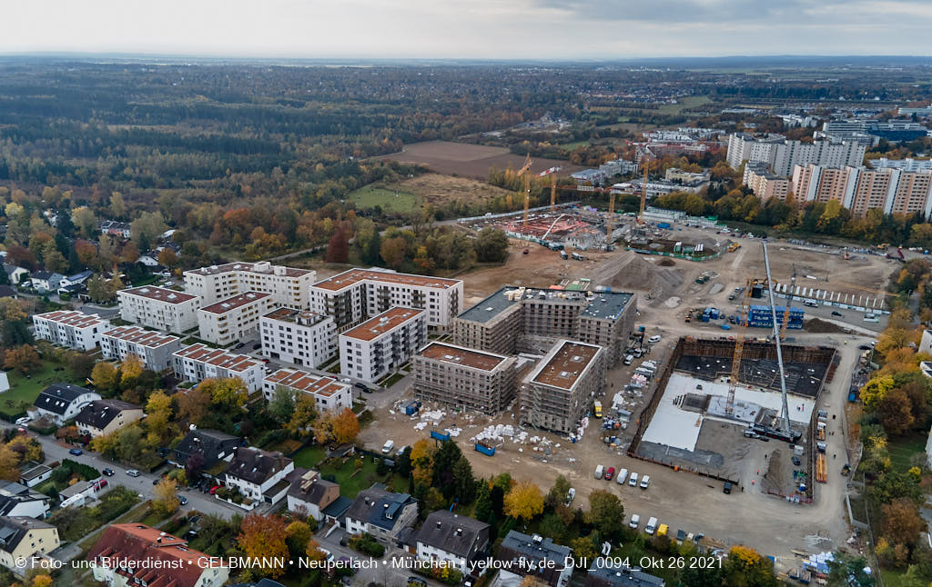 26.10.2021 - Kranaufbau im Alexisquartier in Neuperlach