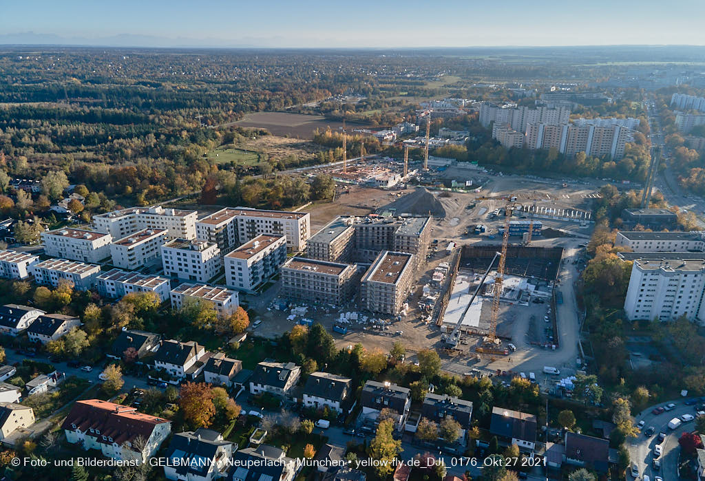 27.10.2021 - Kranaufbau im Alexisquartier in Neuperlach