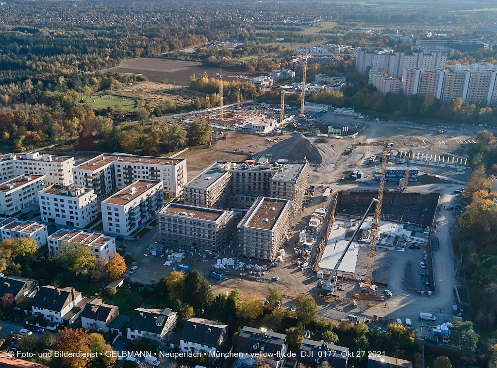 27.10.2021 - Kranaufbau im Alexisquartier in Neuperlach