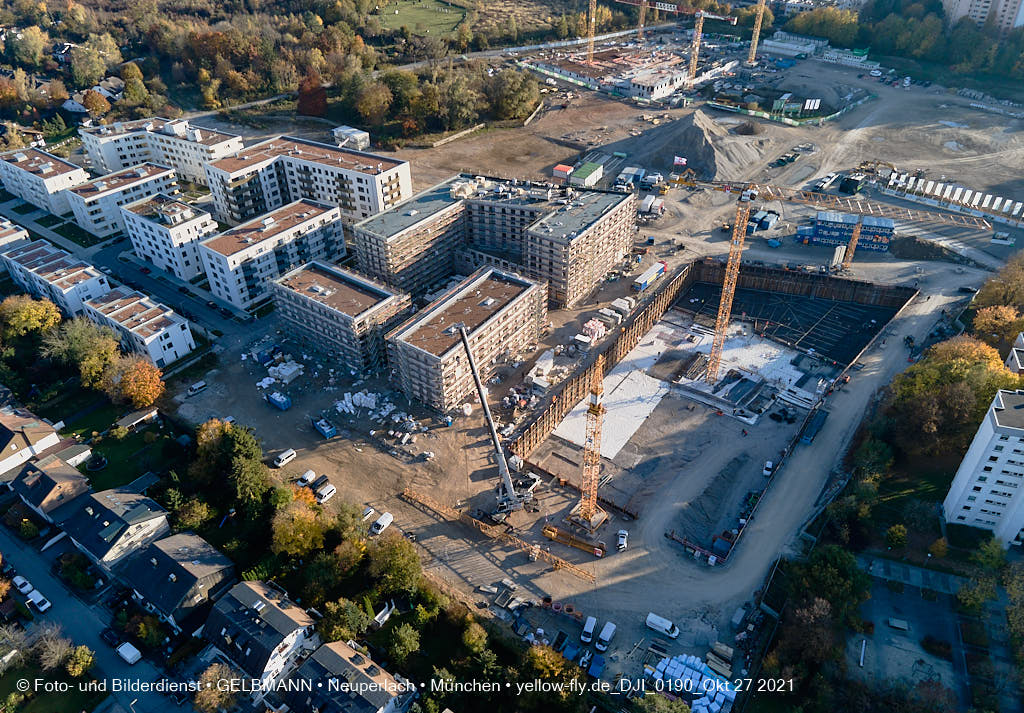 27.10.2021 - Kranaufbau im Alexisquartier in Neuperlach