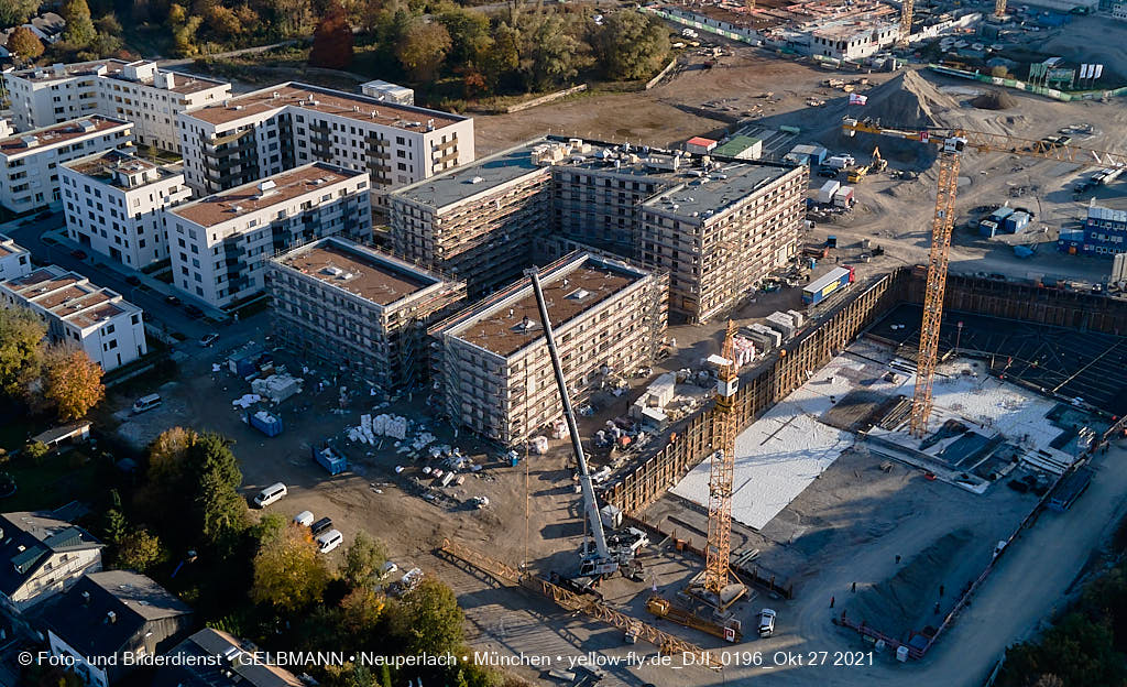 27.10.2021 - Kranaufbau im Alexisquartier in Neuperlach