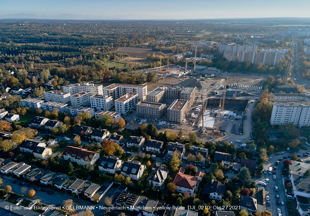 27.10.2021 - Kranaufbau im Alexisquartier in Neuperlach