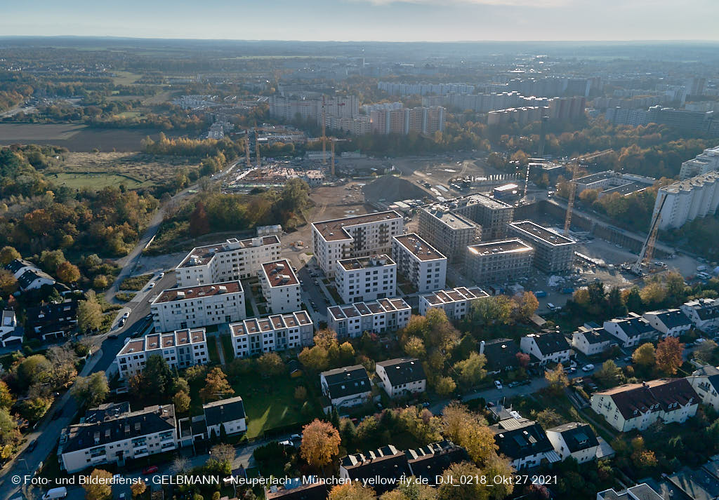 27.10.2021 - Kranaufbau im Alexisquartier in Neuperlach