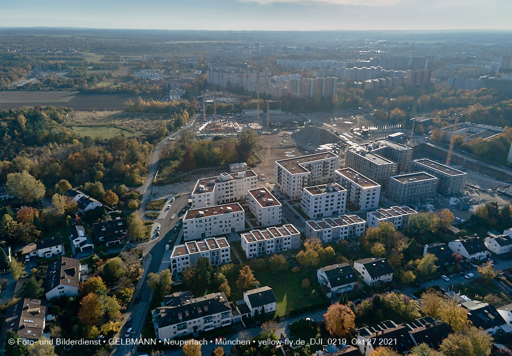 27.10.2021 - Kranaufbau im Alexisquartier in Neuperlach