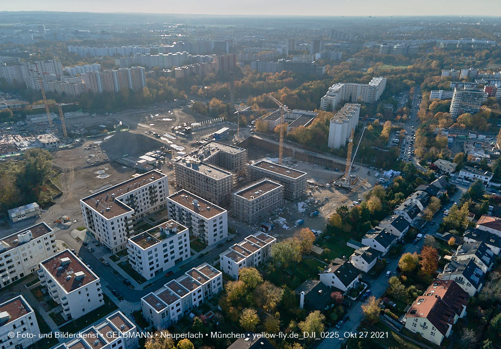 27.10.2021 - Kranaufbau im Alexisquartier in Neuperlach