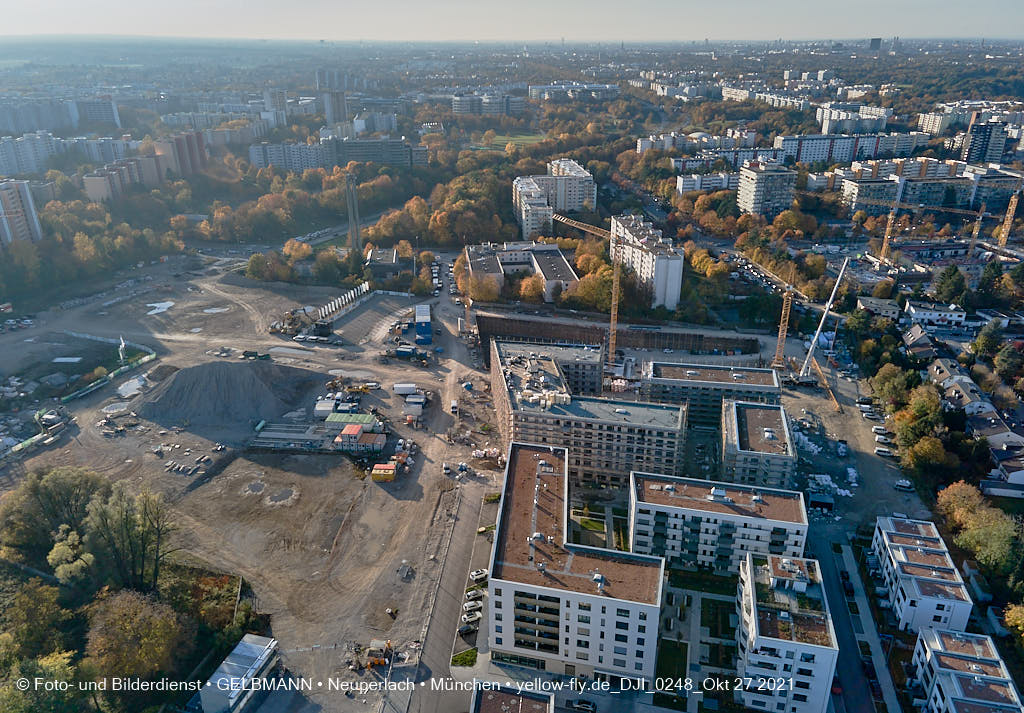 27.10.2021 - Kranaufbau im Alexisquartier in Neuperlach