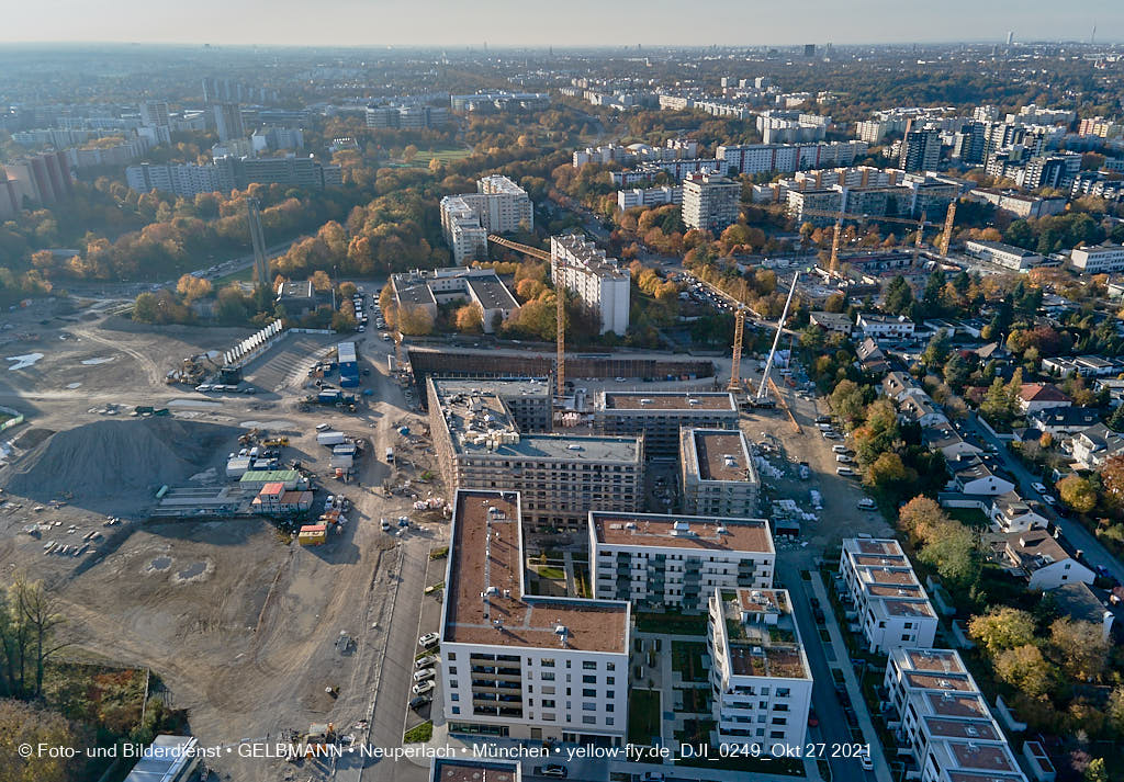 27.10.2021 - Kranaufbau im Alexisquartier in Neuperlach