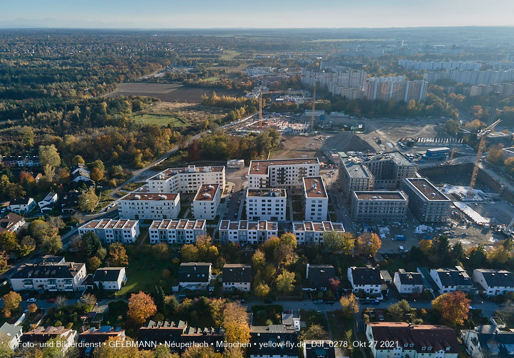 27.10.2021 - Kranaufbau im Alexisquartier in Neuperlach