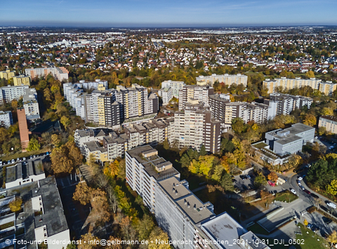 31.10.2021 - Marx-Zentrum, Studentenwohnheim und Wohnanlage Karl-Marx-Ring 52-62 und KMR 53-57c