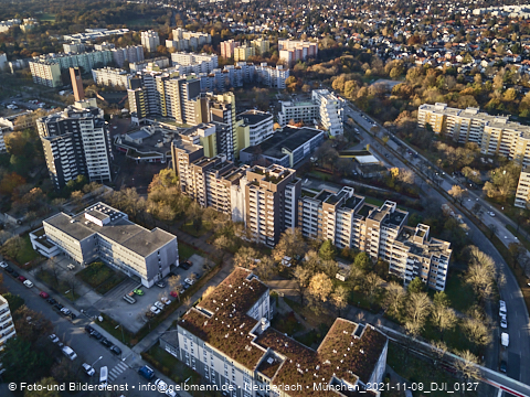 09.11.2021 - Marx-Zentrum, Studentenwohnheim und Wohnanlage Karl-Marx-Ring 52-62 und KMR 53-57c