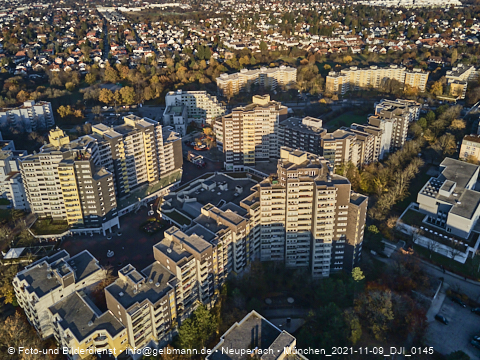 09.11.2021 - Marx-Zentrum, Studentenwohnheim und Wohnanlage Karl-Marx-Ring 52-62 und KMR 53-57c