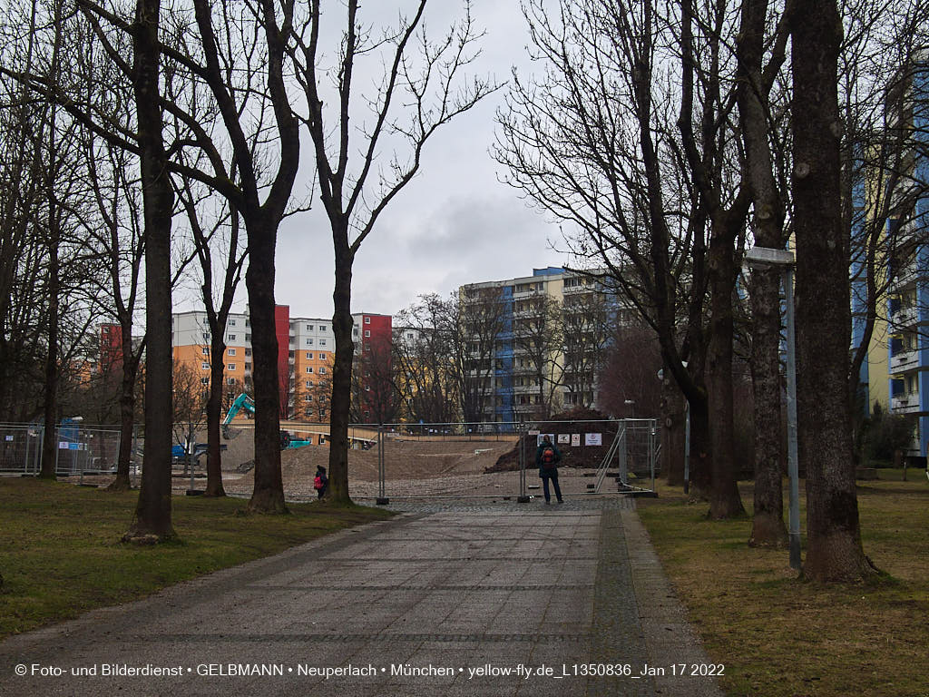 14.01.2022 - Abrissbaustelle Quiddezentrum in Neuperlach