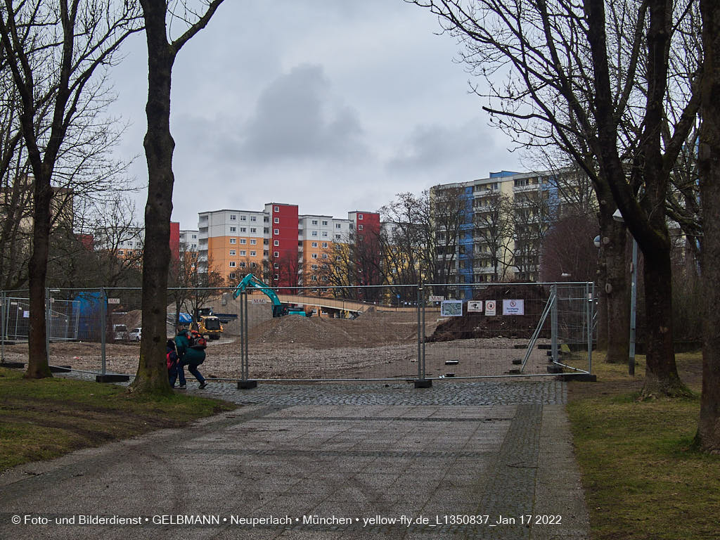 14.01.2022 - Abrissbaustelle Quiddezentrum in Neuperlach