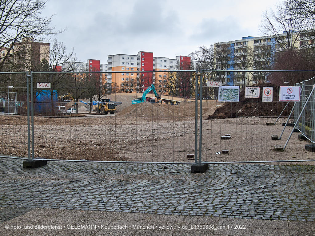 14.01.2022 - Abrissbaustelle Quiddezentrum in Neuperlach