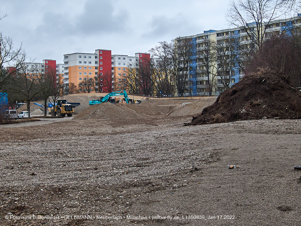 14.01.2022 - Abrissbaustelle Quiddezentrum in Neuperlach