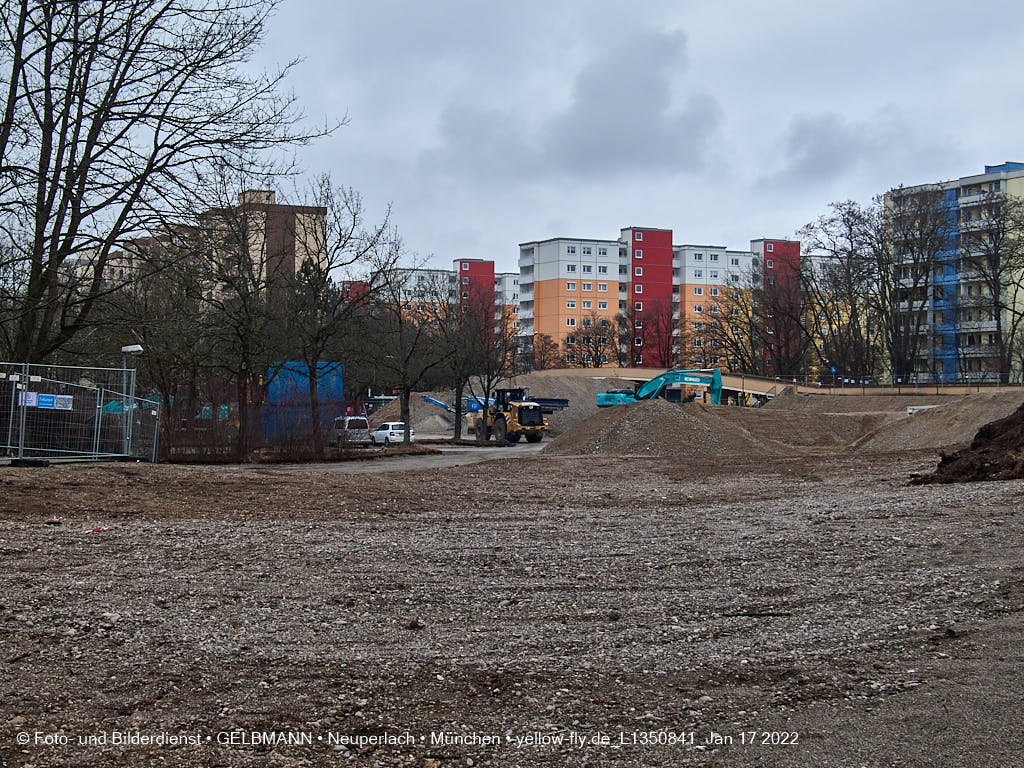 14.01.2022 - Abrissbaustelle Quiddezentrum in Neuperlach