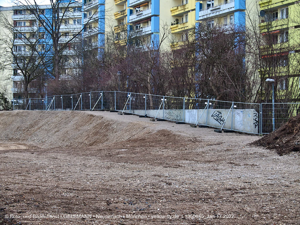 14.01.2022 - Abrissbaustelle Quiddezentrum in Neuperlach