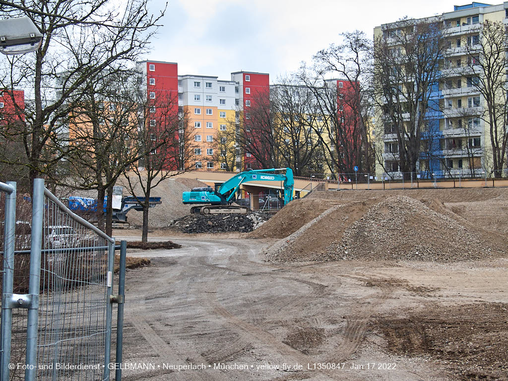 14.01.2022 - Abrissbaustelle Quiddezentrum in Neuperlach
