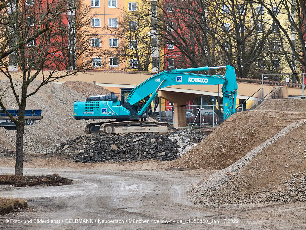 14.01.2022 - Abrissbaustelle Quiddezentrum in Neuperlach