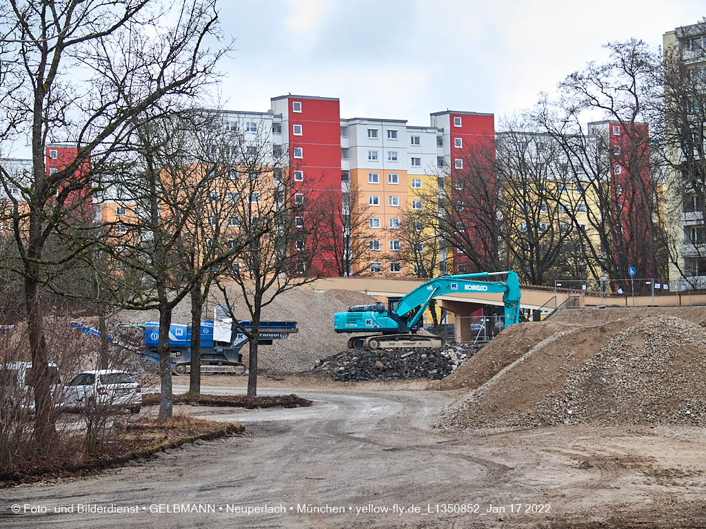 14.01.2022 - Abrissbaustelle Quiddezentrum in Neuperlach