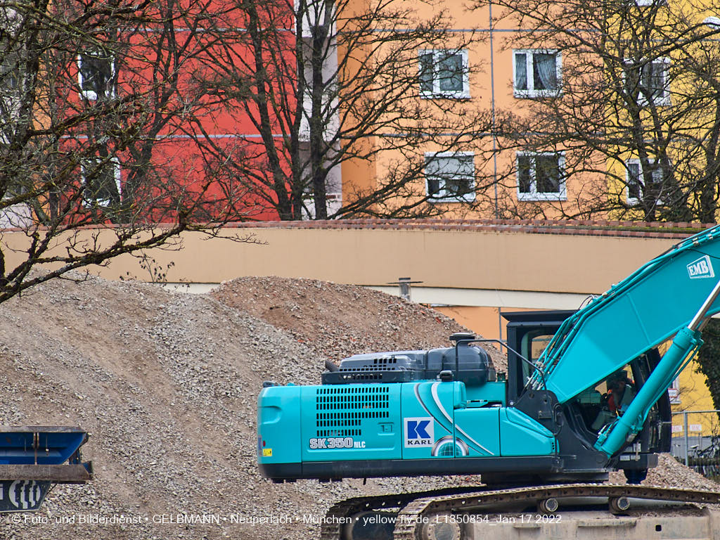 14.01.2022 - Abrissbaustelle Quiddezentrum in Neuperlach