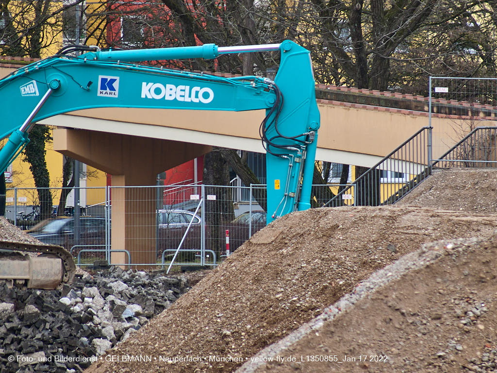 14.01.2022 - Abrissbaustelle Quiddezentrum in Neuperlach