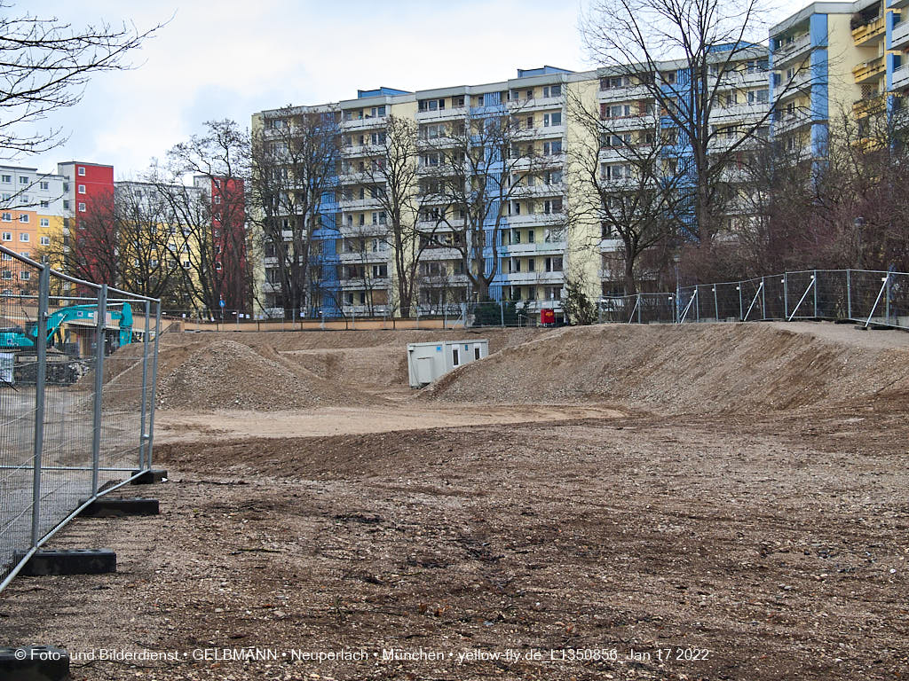 14.01.2022 - Abrissbaustelle Quiddezentrum in Neuperlach