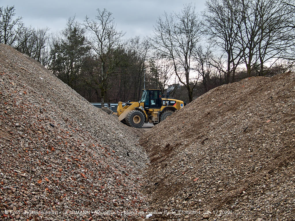 14.01.2022 - Abrissbaustelle Quiddezentrum in Neuperlach