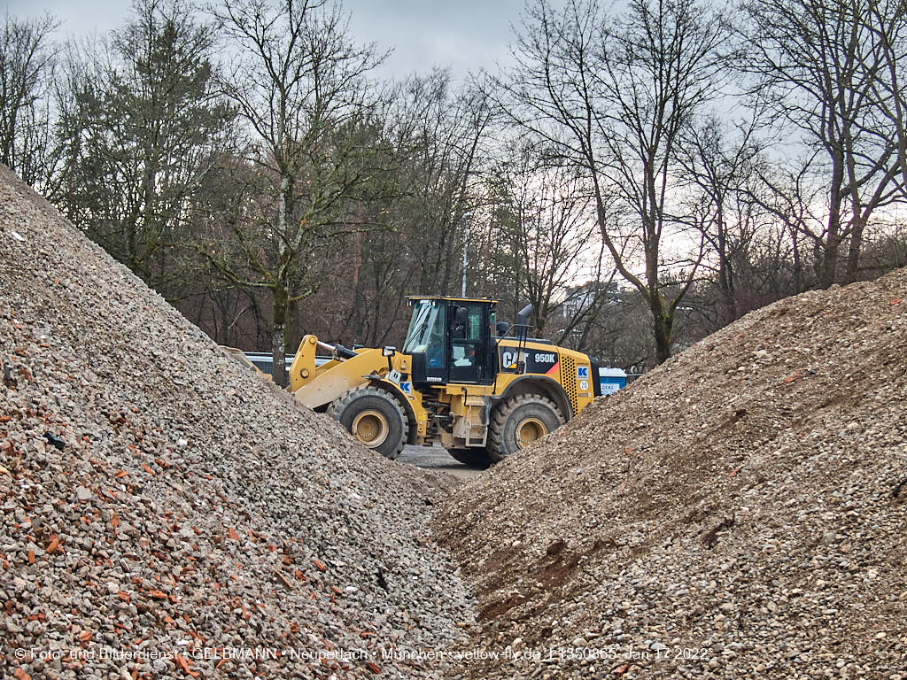 14.01.2022 - Abrissbaustelle Quiddezentrum in Neuperlach