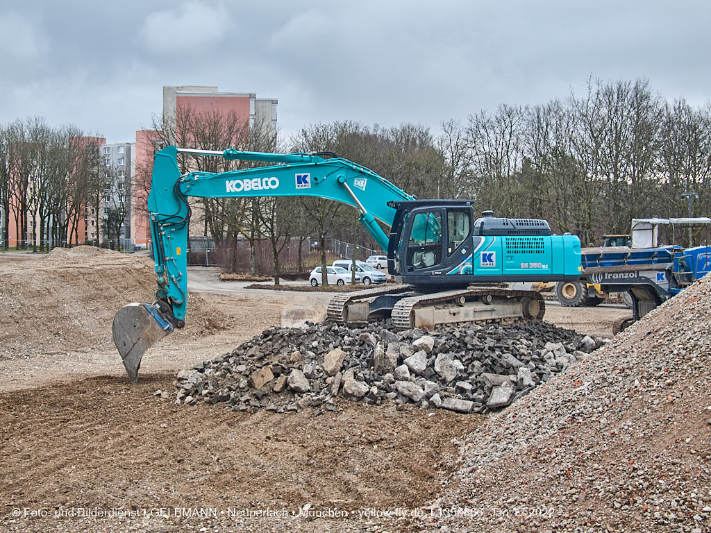 14.01.2022 - Abrissbaustelle Quiddezentrum in Neuperlach
